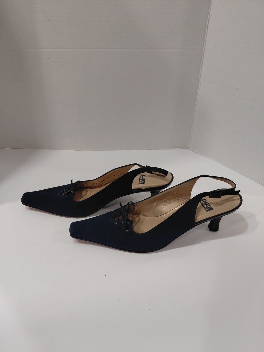Stuart Weitzman Black Slingback Pointed-Toe Pumps with Bow Detail - Picture 5 of 8
